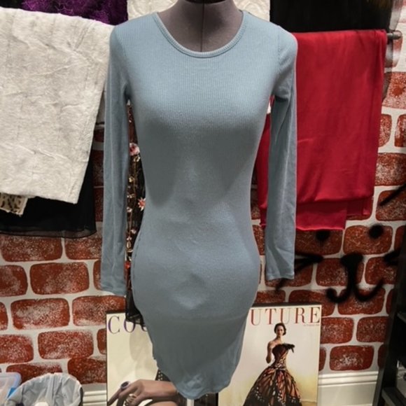 Blue form fitting dress - Picture 1 of 3